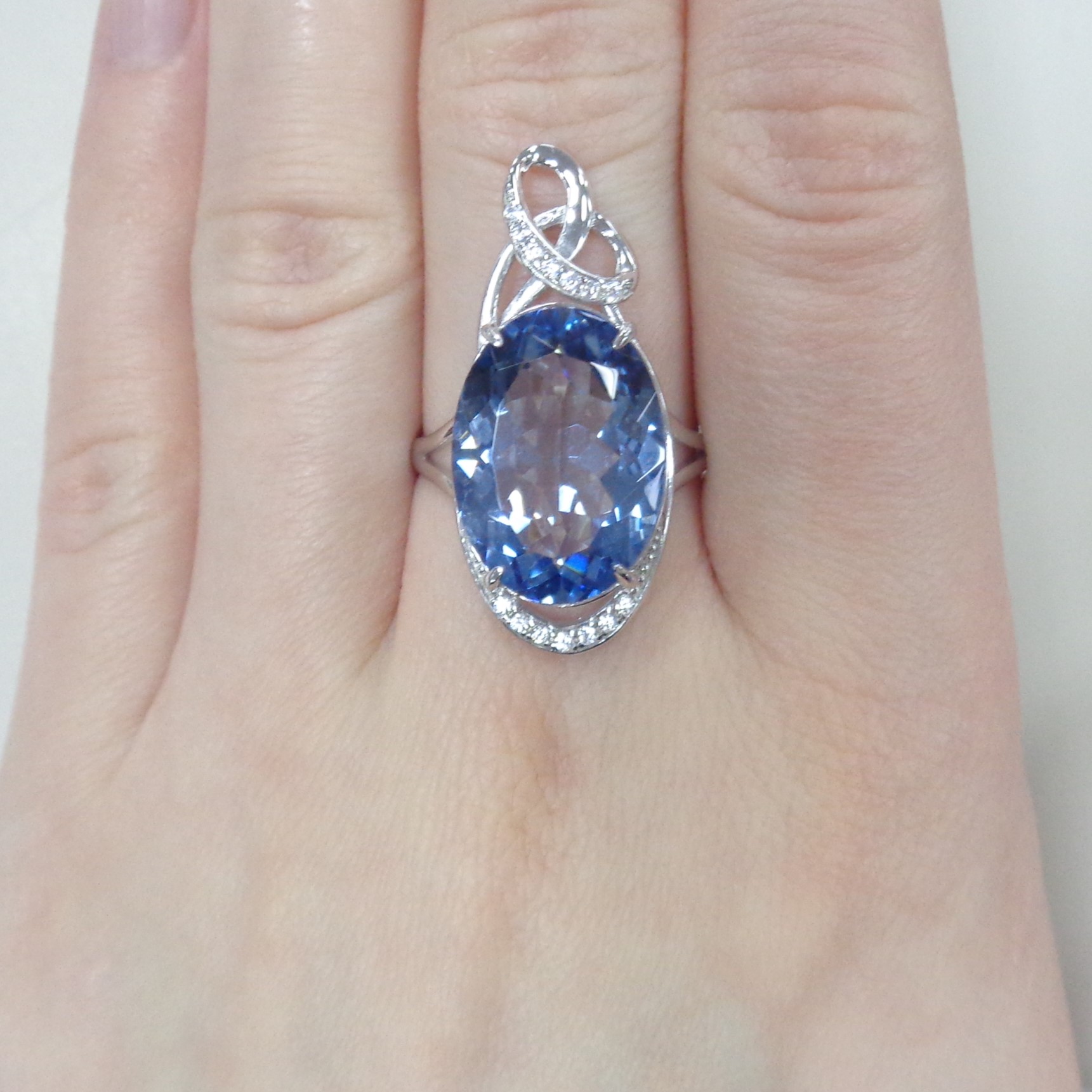 Серебряное кольцо с синим горным хрусталем